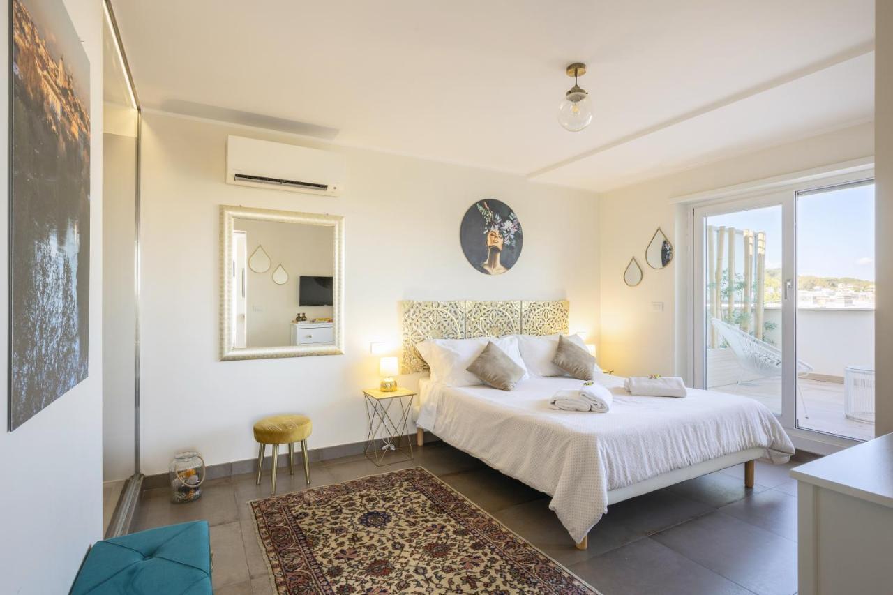 Penthouse With A Panoramic Rooftop In Trastevere With Seasonally Jacuzzi โรม ภายนอก รูปภาพ