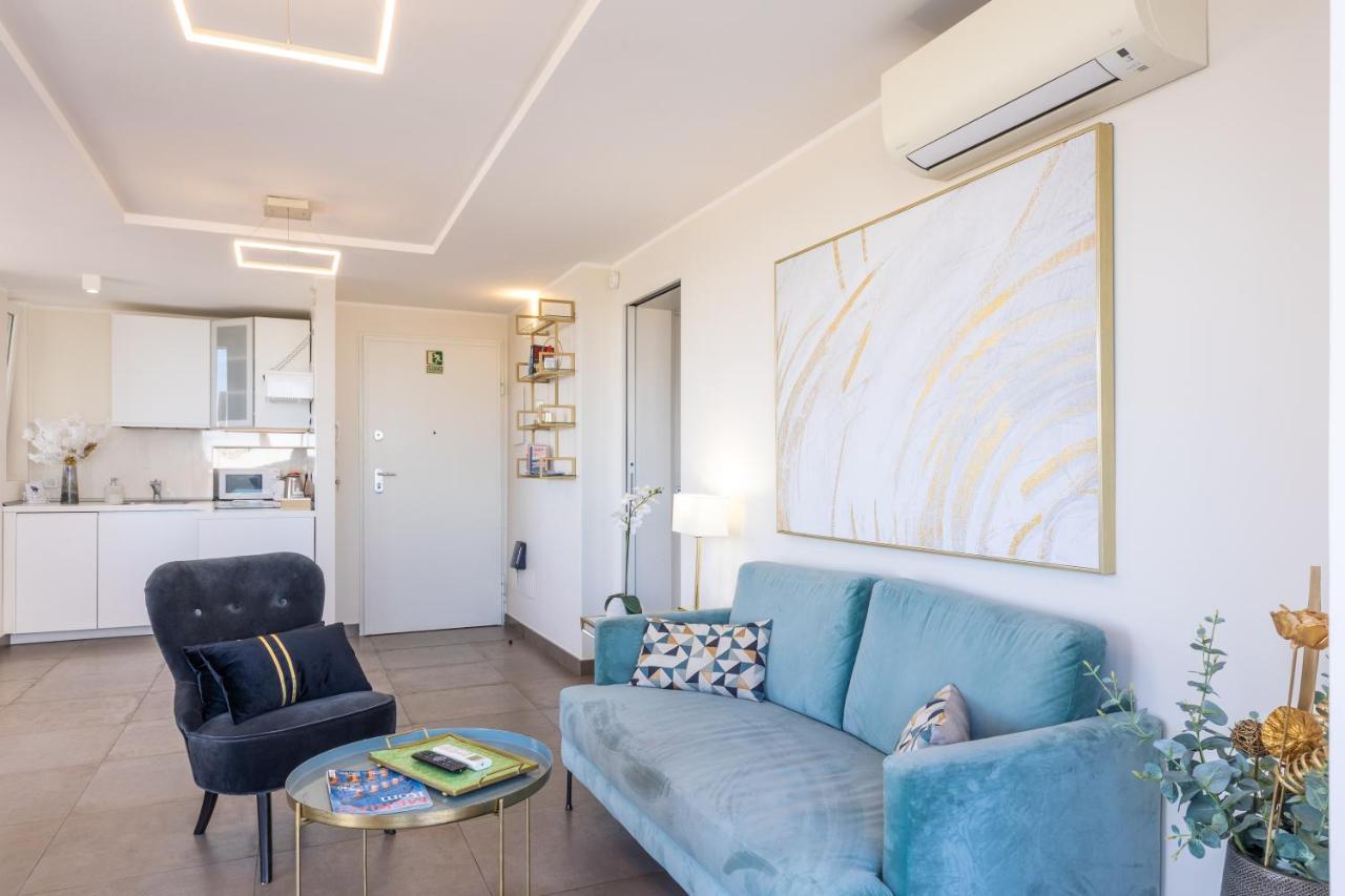 Penthouse With A Panoramic Rooftop In Trastevere With Seasonally Jacuzzi โรม ภายนอก รูปภาพ