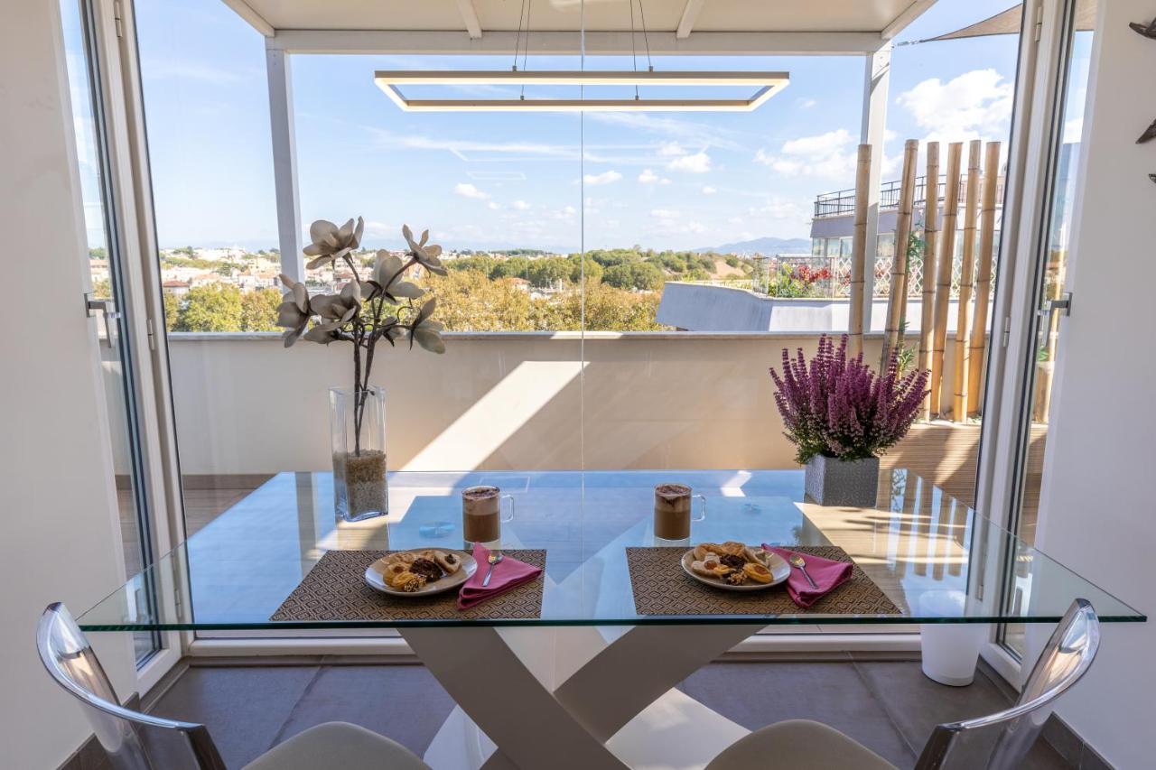Penthouse With A Panoramic Rooftop In Trastevere With Seasonally Jacuzzi โรม ภายนอก รูปภาพ