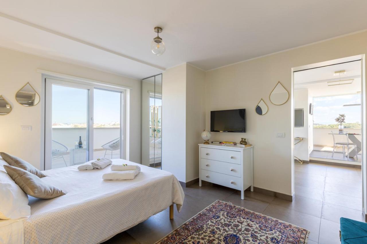 Penthouse With A Panoramic Rooftop In Trastevere With Seasonally Jacuzzi โรม ภายนอก รูปภาพ
