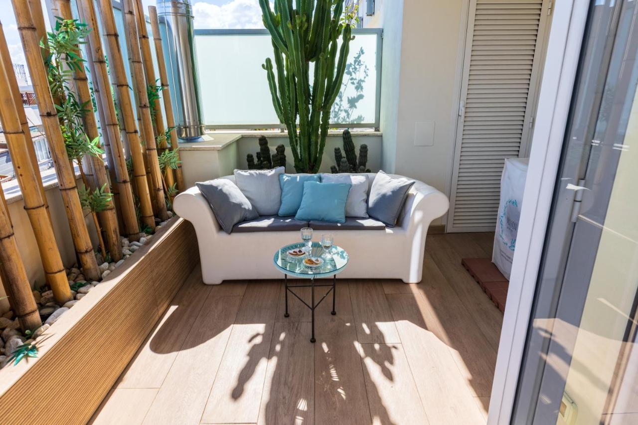 Penthouse With A Panoramic Rooftop In Trastevere With Seasonally Jacuzzi โรม ภายนอก รูปภาพ