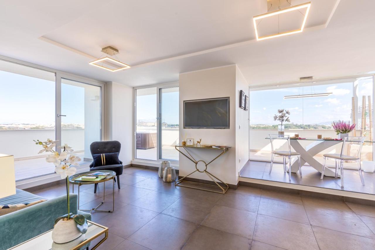 Penthouse With A Panoramic Rooftop In Trastevere With Seasonally Jacuzzi โรม ภายนอก รูปภาพ