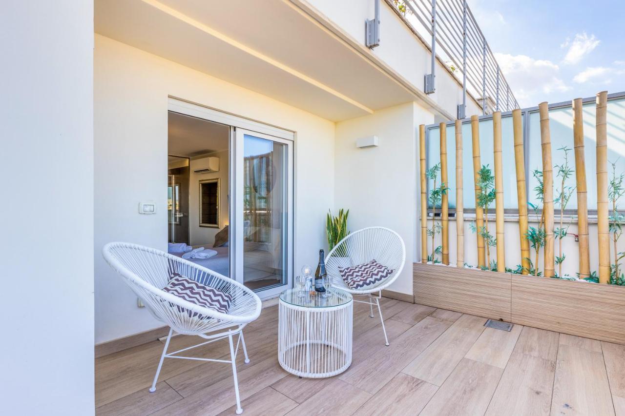 Penthouse With A Panoramic Rooftop In Trastevere With Seasonally Jacuzzi โรม ภายนอก รูปภาพ