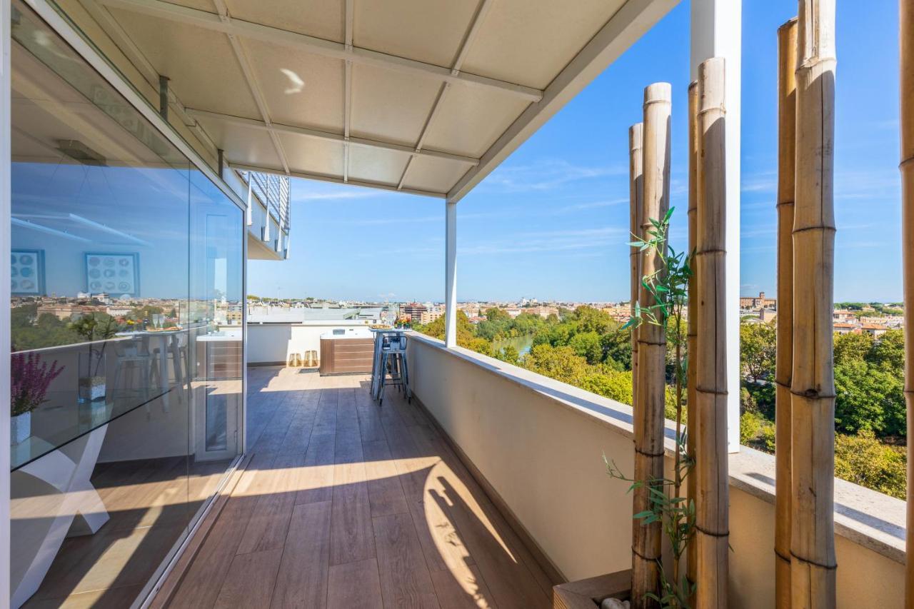 Penthouse With A Panoramic Rooftop In Trastevere With Seasonally Jacuzzi โรม ภายนอก รูปภาพ