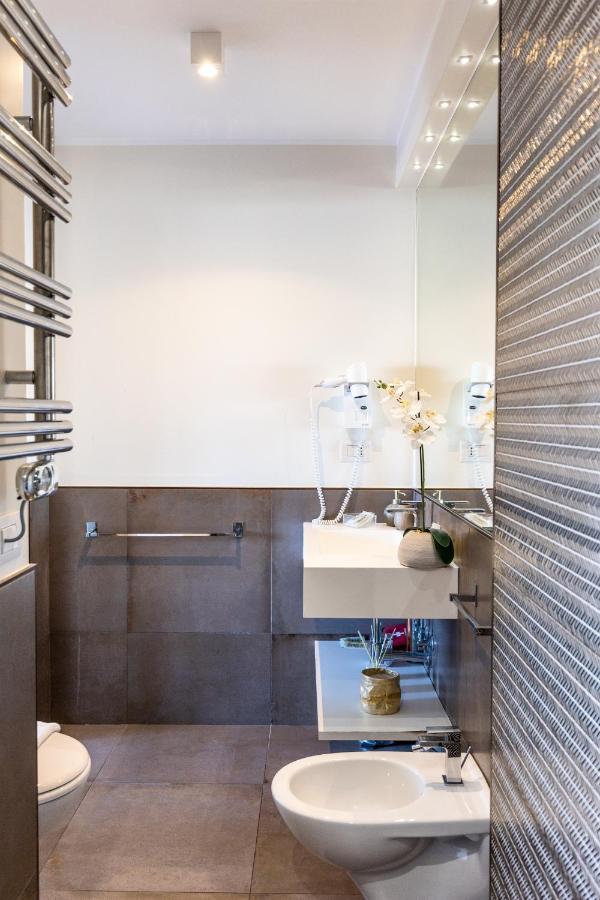 Penthouse With A Panoramic Rooftop In Trastevere With Seasonally Jacuzzi โรม ภายนอก รูปภาพ