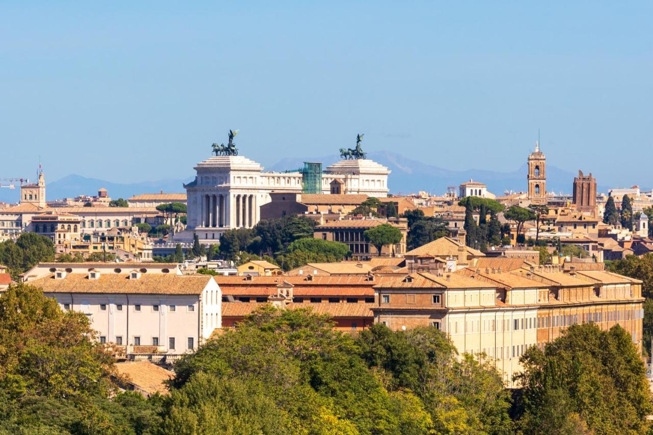 Penthouse With A Panoramic Rooftop In Trastevere With Seasonally Jacuzzi โรม ภายนอก รูปภาพ