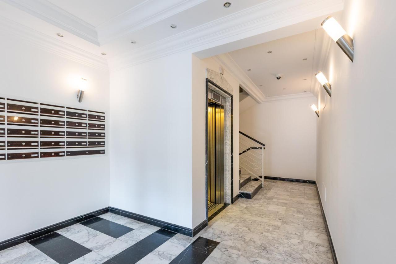 Penthouse With A Panoramic Rooftop In Trastevere With Seasonally Jacuzzi โรม ภายนอก รูปภาพ