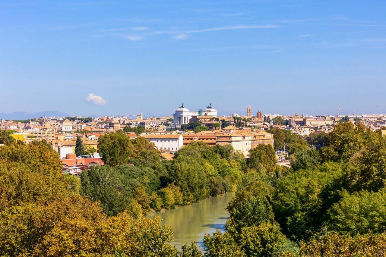 Penthouse With A Panoramic Rooftop In Trastevere With Seasonally Jacuzzi โรม ภายนอก รูปภาพ